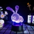 3D figurás asztali lámpa, éjjeli lámpa 16 szín távirányítóval nagy fülű nyuszi